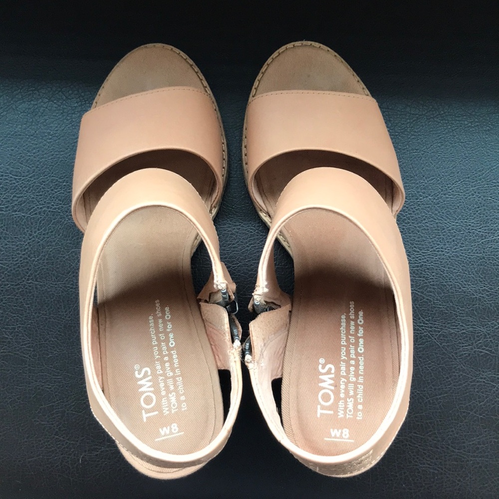 Size 8 Tan Toms Sandals